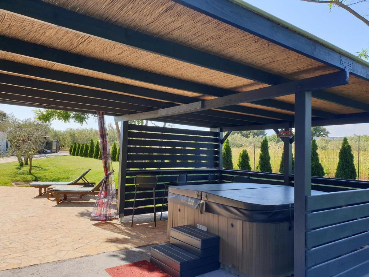 Beach House Ive With Jacuzzi, Pool, Playground And Bbq In An Olive Grove With A Beach, Pomer - Istria エクステリア 写真