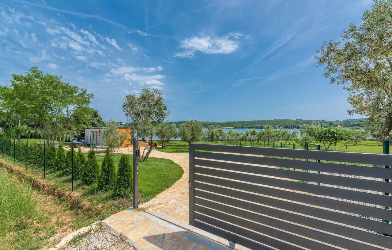 Beach House Ive With Jacuzzi, Pool, Playground And Bbq In An Olive Grove With A Beach, Pomer - Istria エクステリア 写真