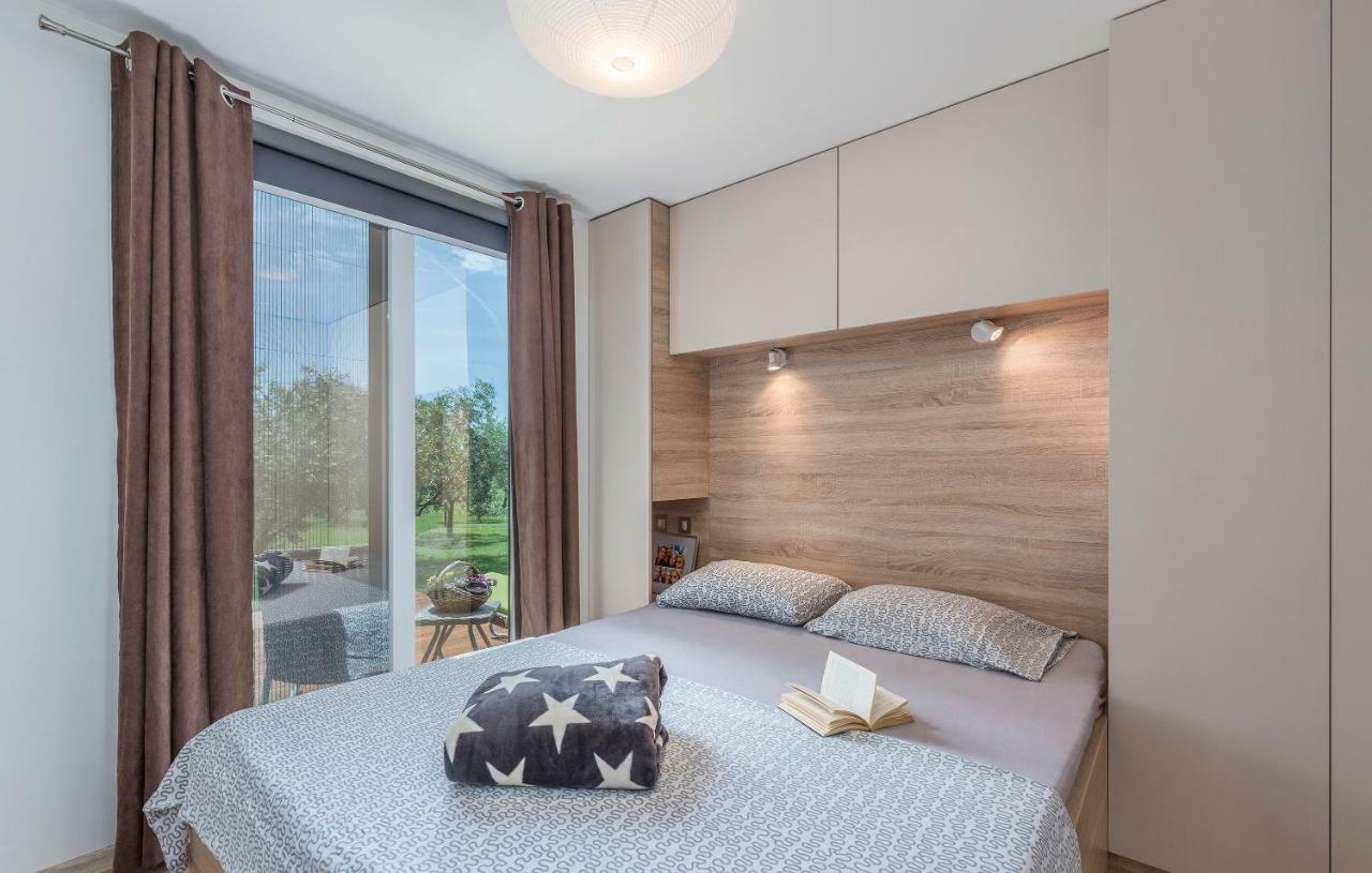 Beach House Ive With Jacuzzi, Pool, Playground And Bbq In An Olive Grove With A Beach, Pomer - Istria エクステリア 写真